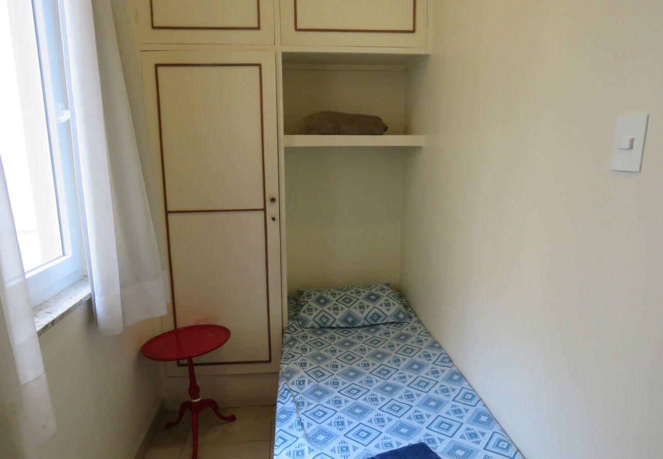 Quarto Dependência com cama