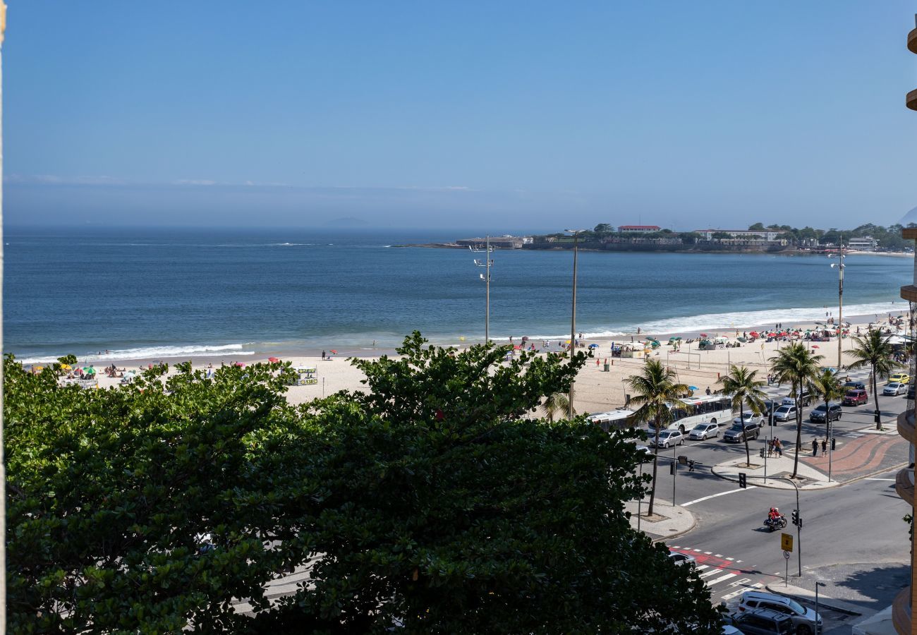 Apartamento em Rio de Janeiro - Vista para o mar, 50 metros da praia | BI701