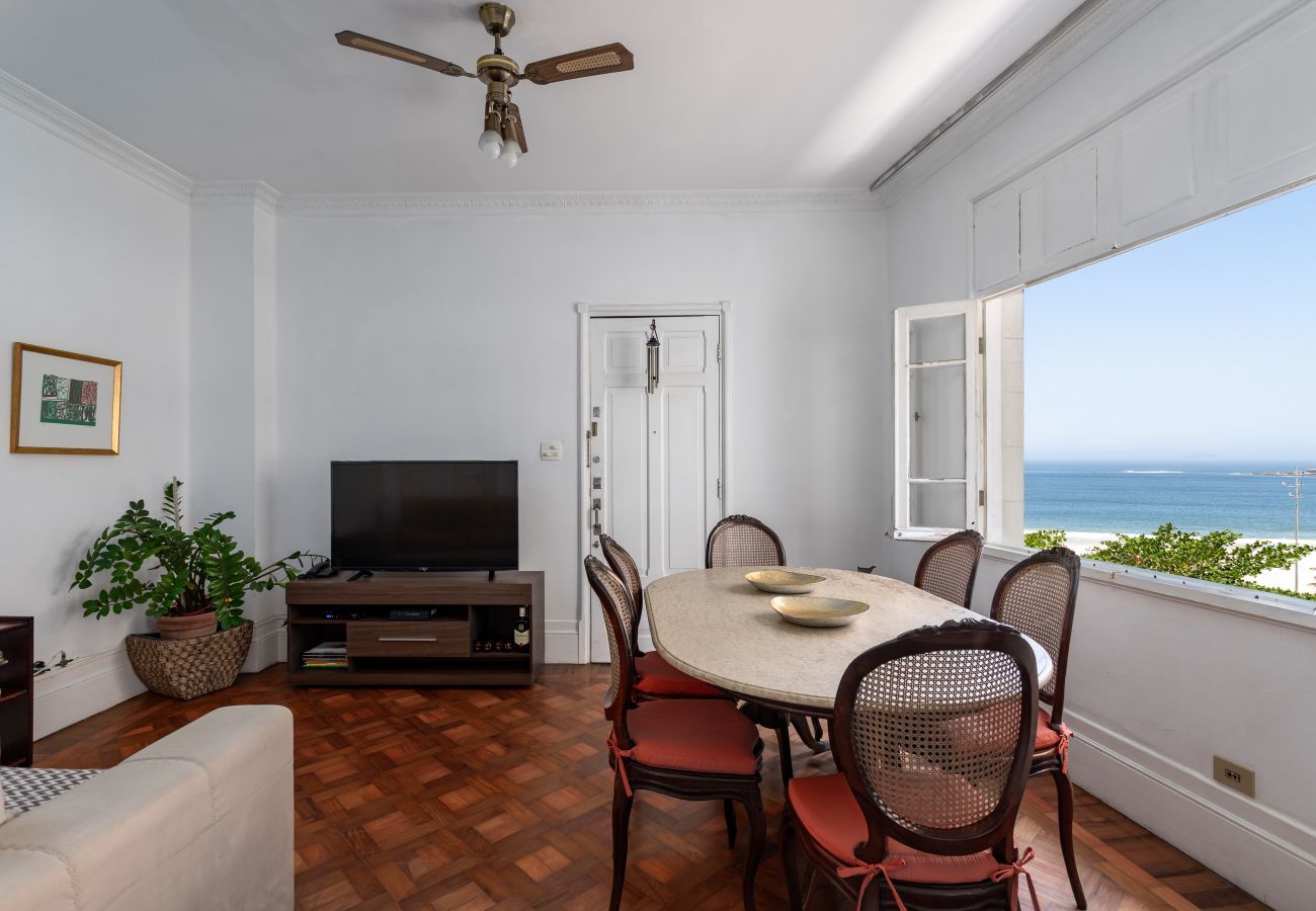 Apartamento em Rio de Janeiro - Vista para o mar, 50 metros da praia | BI701