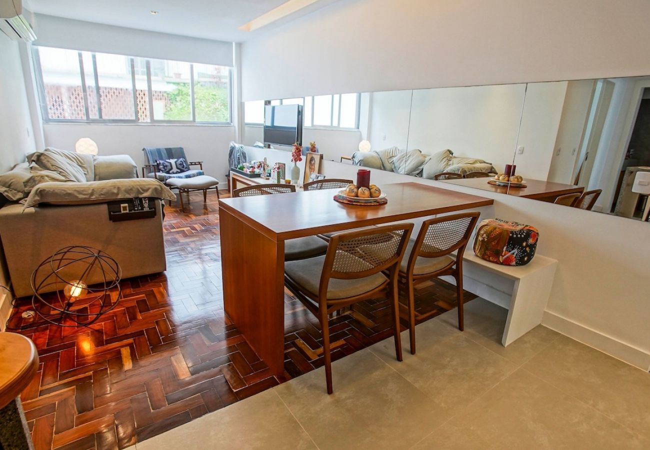 Apartamento em Rio de Janeiro - RUBC2| Dois quartos em rua arborizada na Gávea