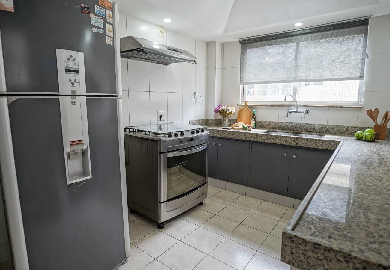 Apartamento em Rio de Janeiro - GUI301| Apto. na Quadra da Praia do Leblon