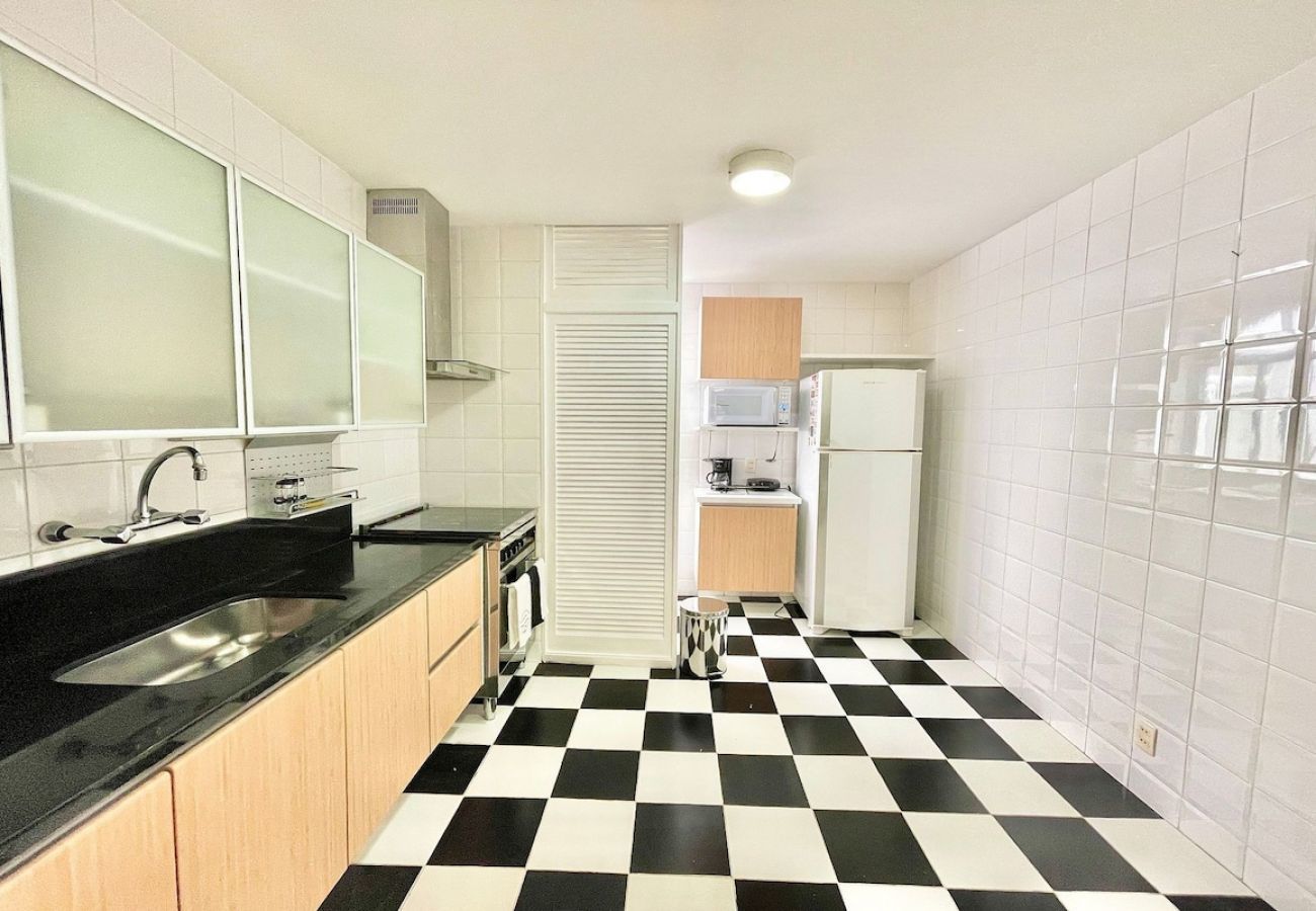 Apartamento em Rio de Janeiro - RUB303| 2 quartos em rua arborizada no Baixo Gávea