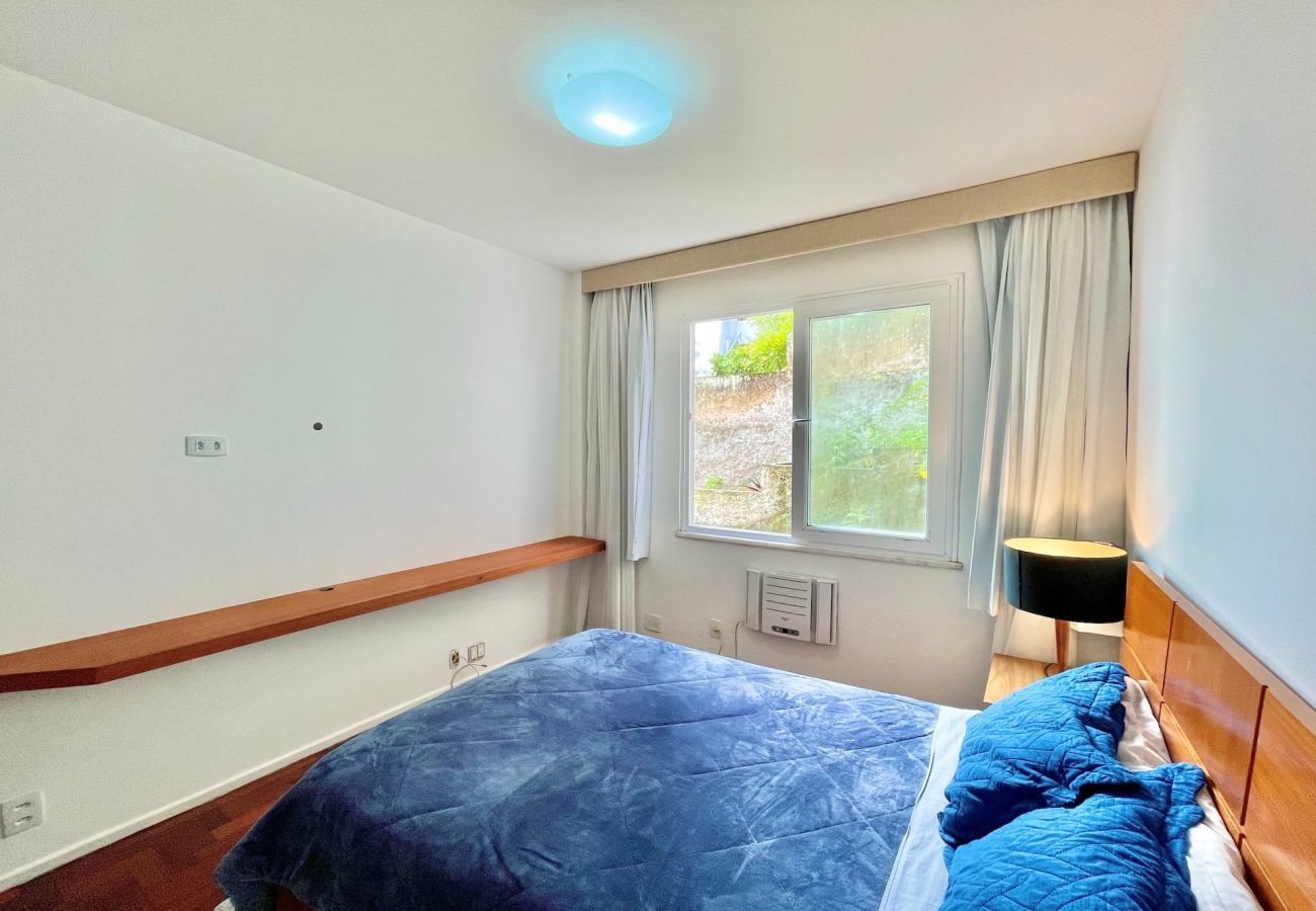 Apartamento em Rio de Janeiro - RUB303| 2 quartos em rua arborizada no Baixo Gávea