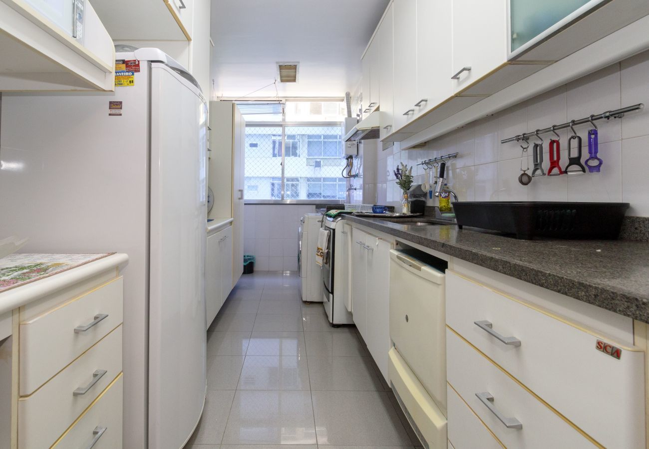 Apartamento em Rio de Janeiro - FF503| Três quartos em rua bucólica do Leblon