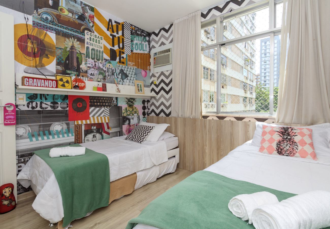 Apartamento em Rio de Janeiro - FF503| Três quartos em rua bucólica do Leblon