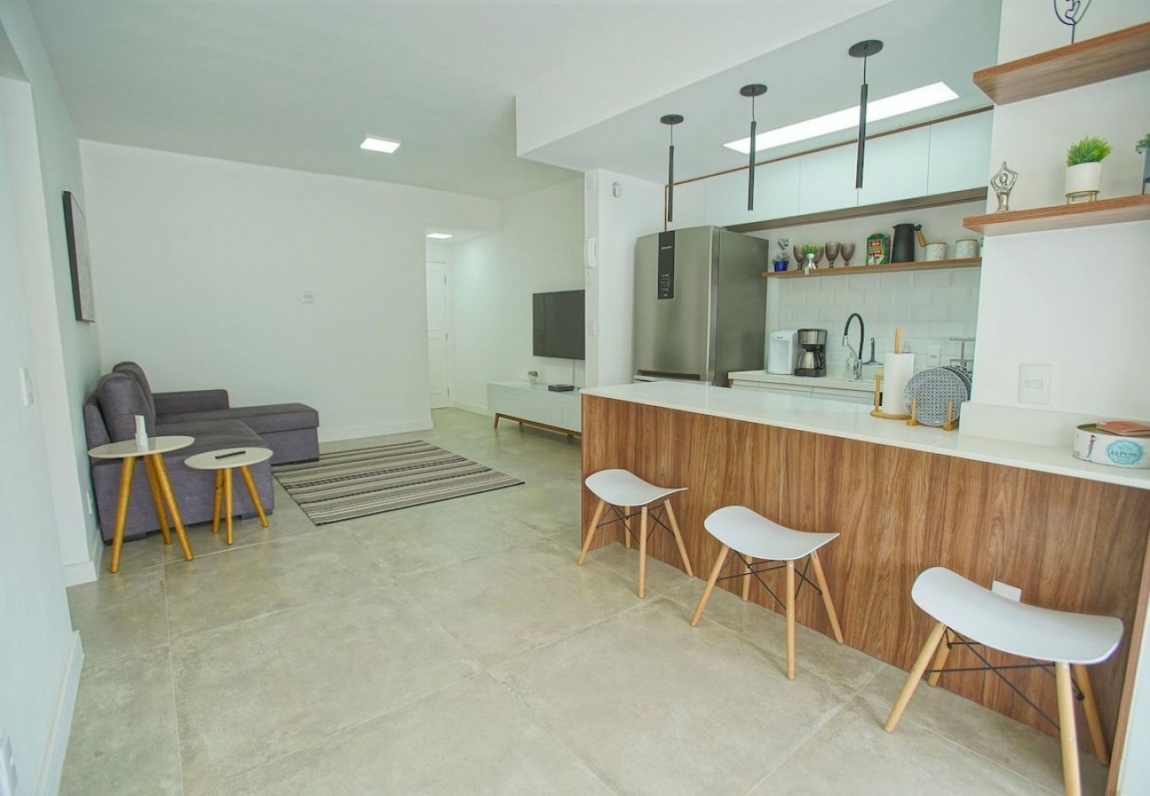 Apartamento em Rio de Janeiro - VIC406| Ap com varanda, academia e sauna na Gávea