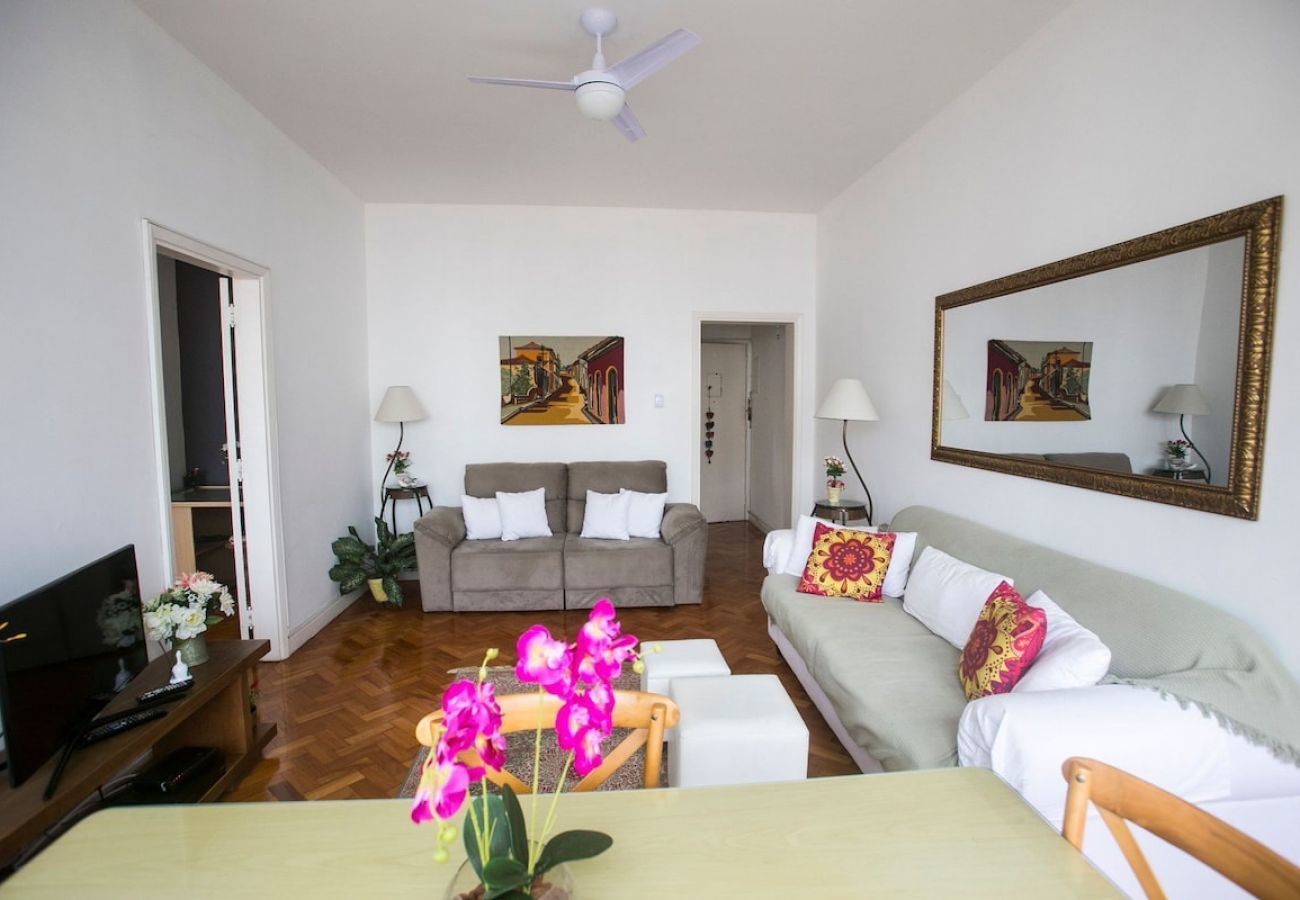 Apartamento em Rio de Janeiro - FER504| Quarto e sala espaçoso no Leblon