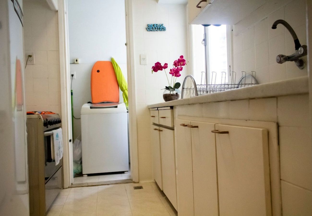 Apartamento em Rio de Janeiro - FER504| Quarto e sala espaçoso no Leblon