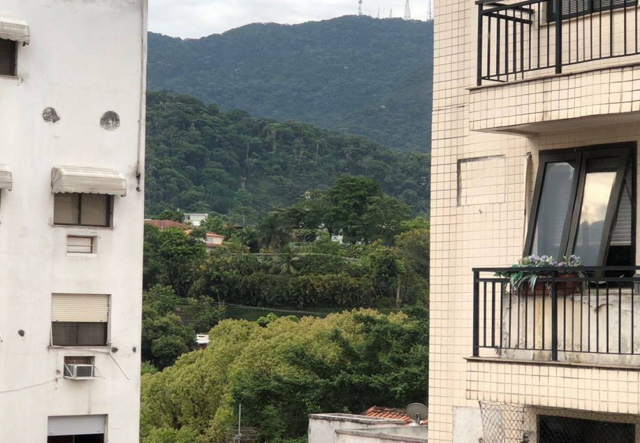 Apartamento em Rio de Janeiro - FER504| Quarto e sala espaçoso no Leblon