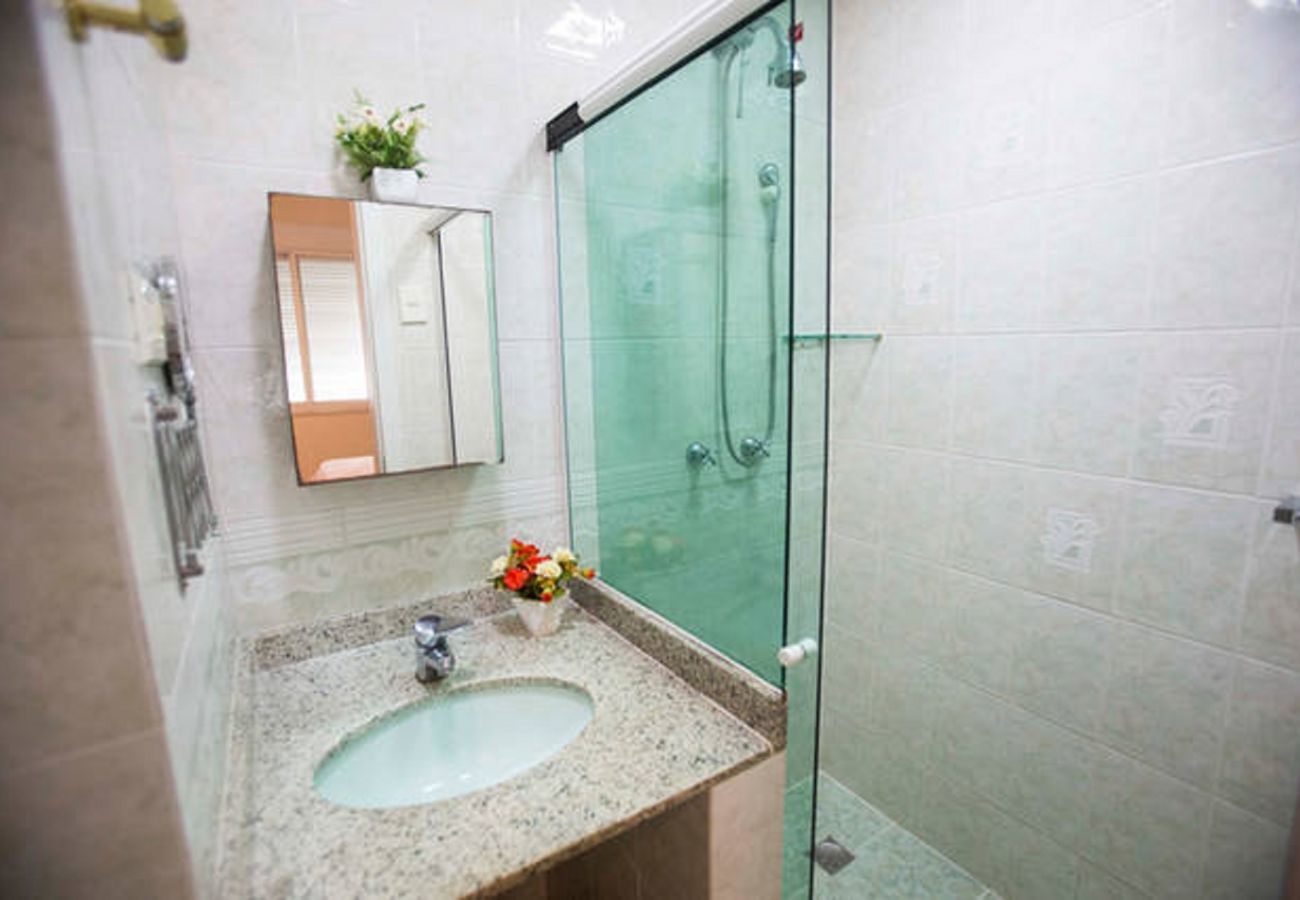 Apartamento em Rio de Janeiro - ATA805| Moderno 3 Quartos no Leblon