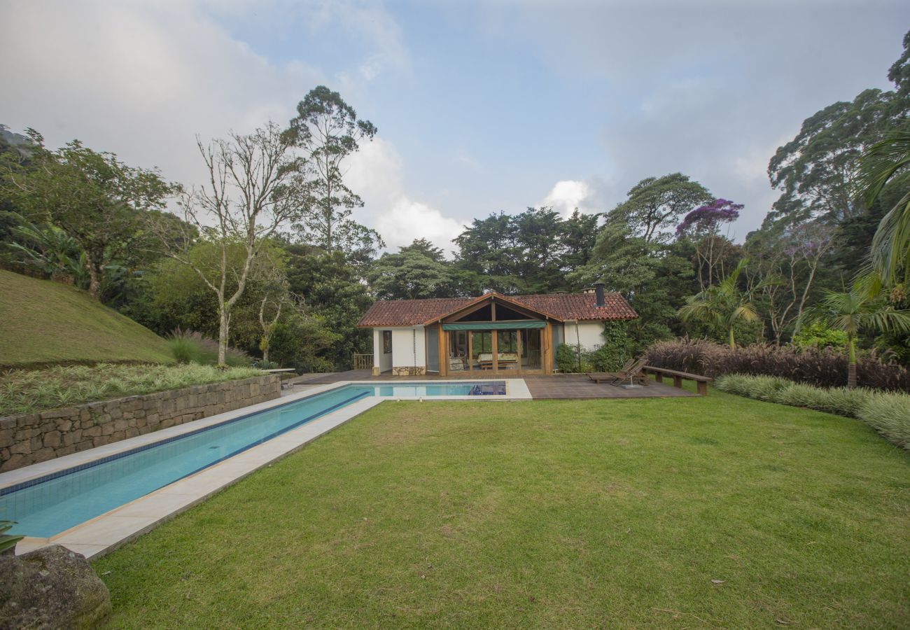 Casa em Petrópolis - ROC| Sítio com piscina na Serra de Petrópolis