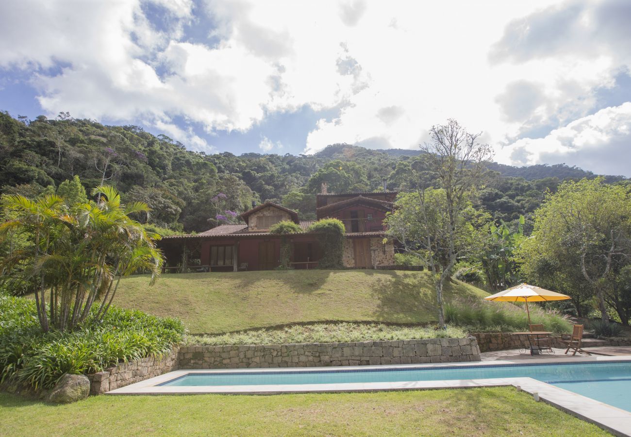 Casa em Petrópolis - ROC| Sítio com piscina na Serra de Petrópolis