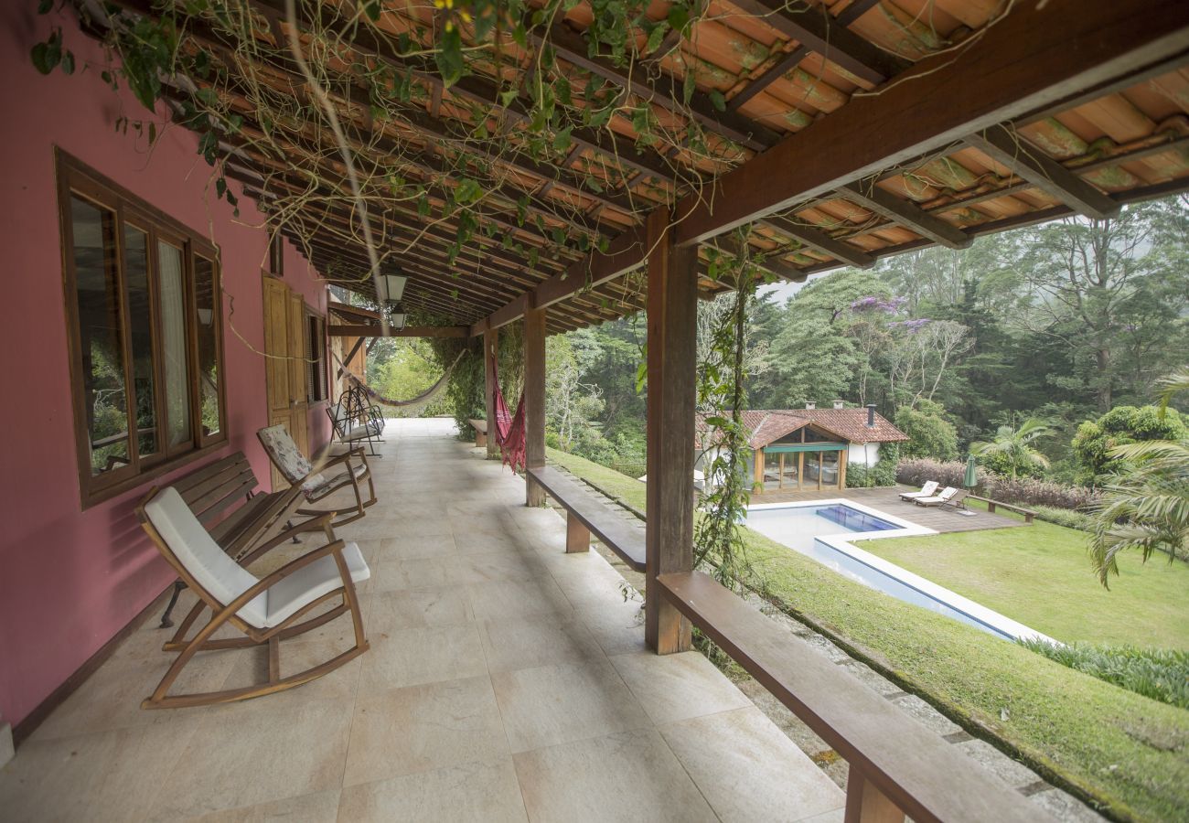 Casa em Petrópolis - ROC| Sítio com piscina na Serra de Petrópolis