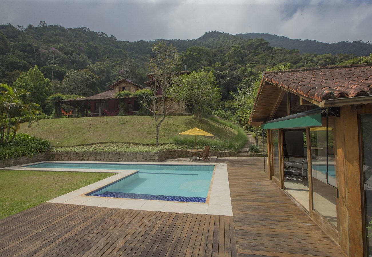 Casa em Petrópolis - ROC| Sítio com piscina na Serra de Petrópolis