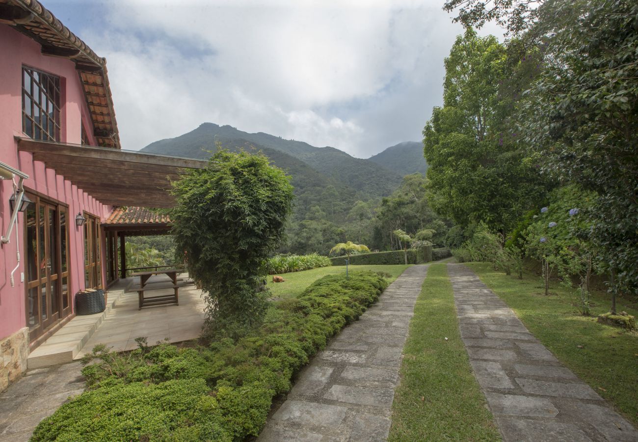 Casa em Petrópolis - ROC| Sítio com piscina na Serra de Petrópolis