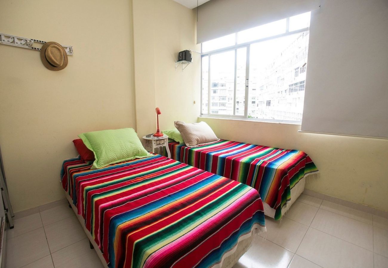 Apartamento em Rio de Janeiro - NS907| Quarto e Sala Funcional em Copacabana