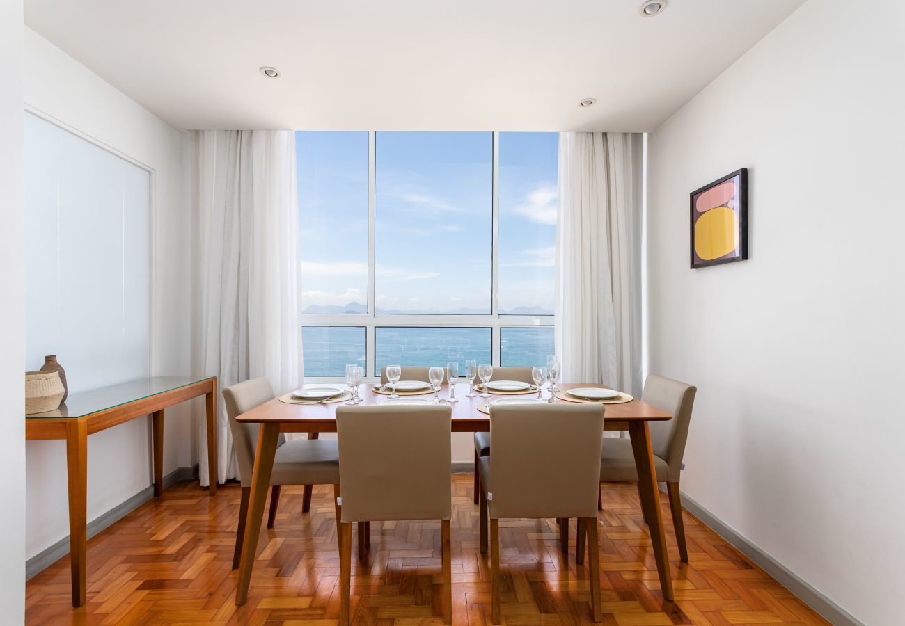 Apartamento em Rio de Janeiro - Vista para a praia de Copacabana | A1103