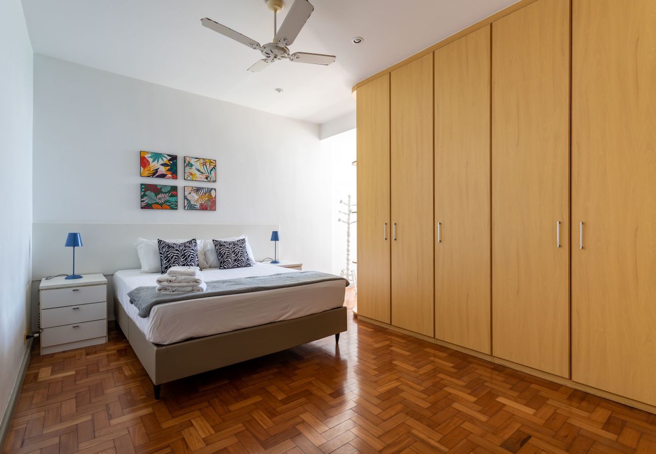 Apartamento em Rio de Janeiro - Vista para a praia de Copacabana | A1103