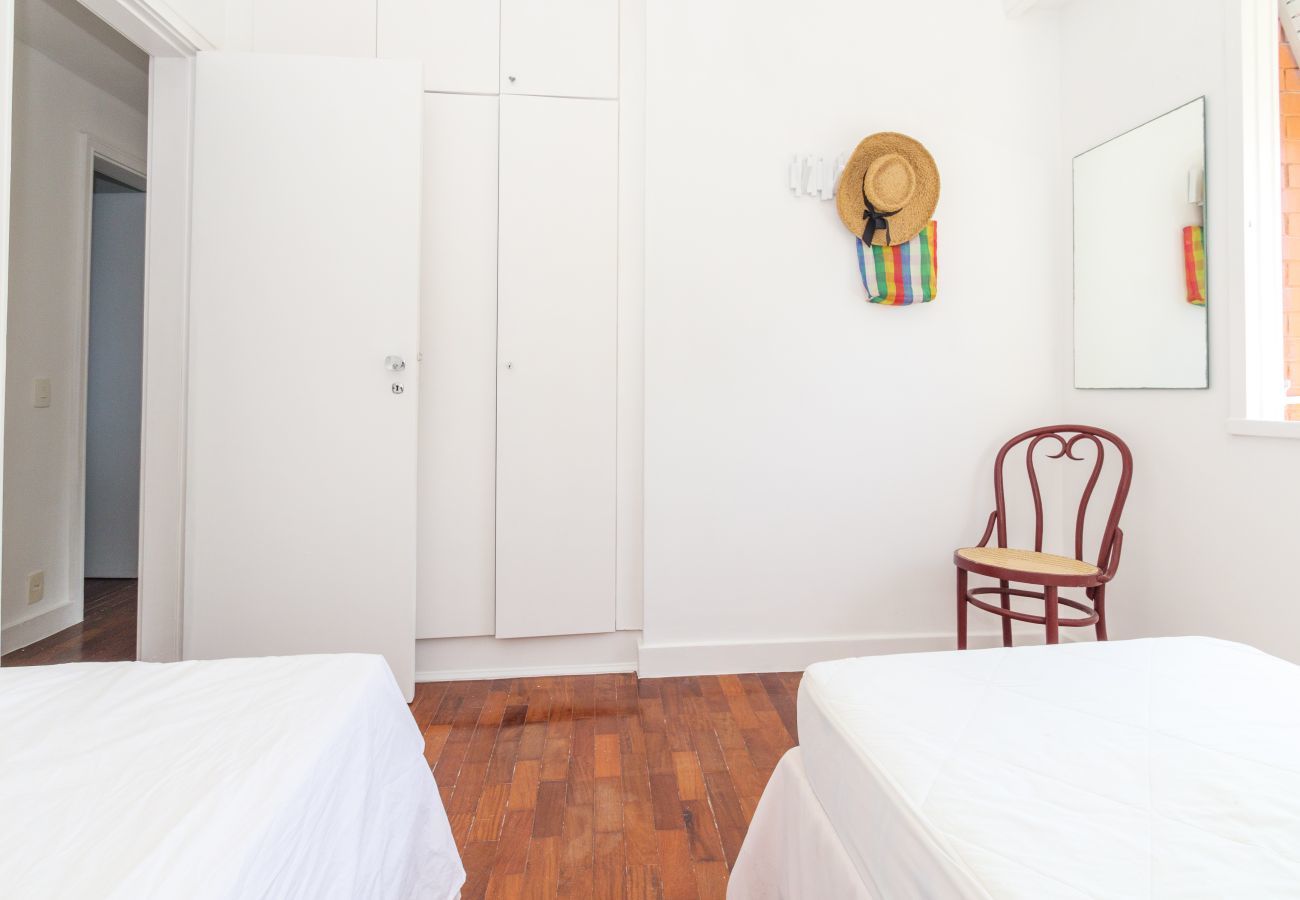 Apartamento em Rio de Janeiro - CAV1601| Apto belíssimo na quadra da praia!