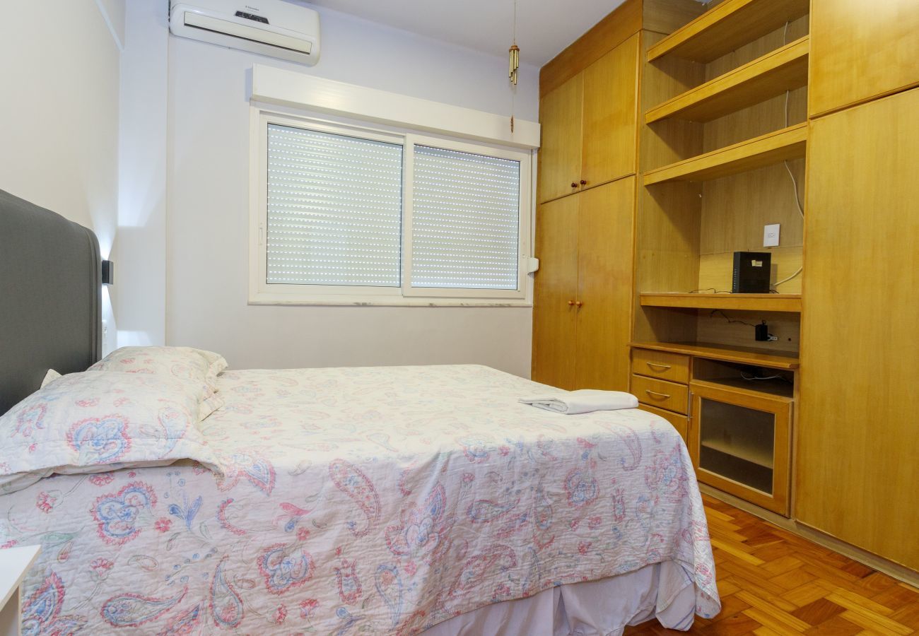 Apartamento em Rio de Janeiro - PSG613| Quarto e sala aconchegante em Botafogo