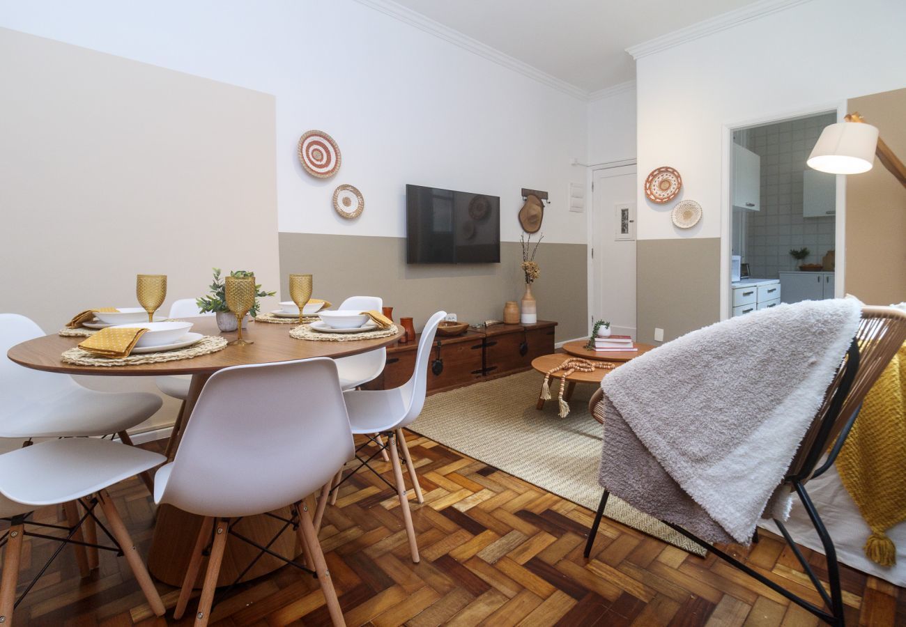 Apartamento em Rio de Janeiro - ALM202| Apt charmoso e aconchegante no Leblon