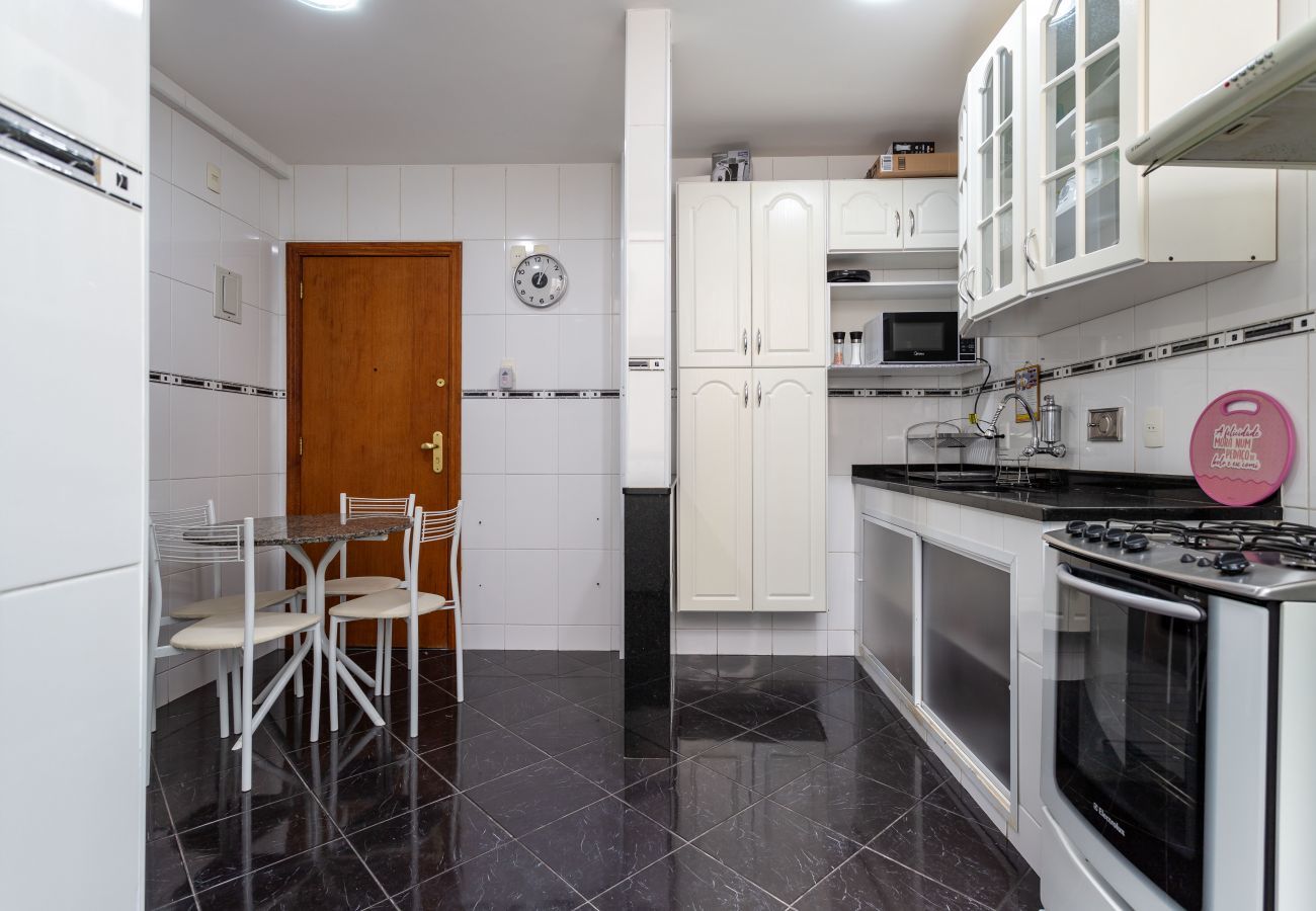 Apartamento em Rio de Janeiro - Magnífico em Copacabana |Ótimos quartos| RP1003 