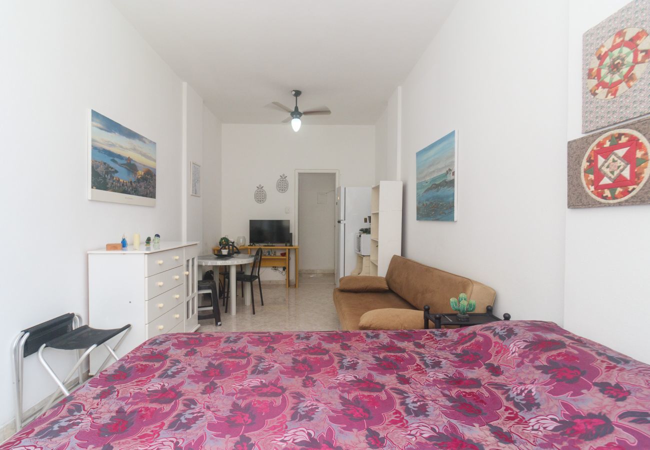 Apartamento em Rio de Janeiro - Jul507 | Kitnet a 2 quadras da praia de Copacabana