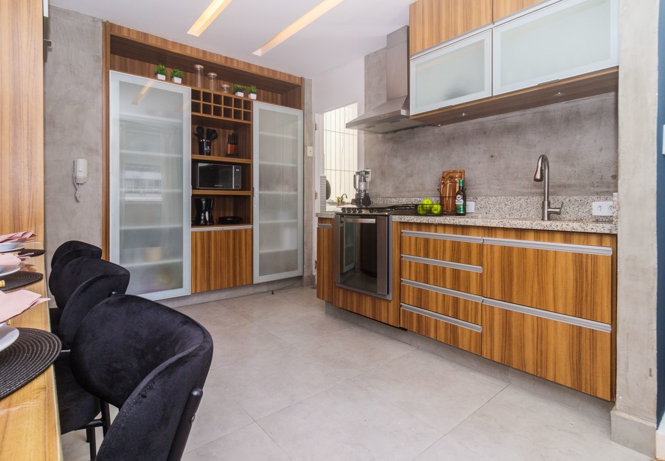 Apartamento em Rio de Janeiro - God302| Charme e conforto a 1 quadra da Lagoa 