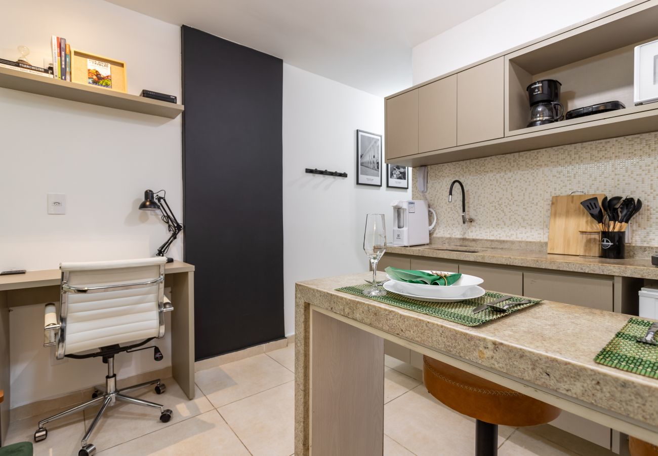 Apartamento em Rio de Janeiro - Em frente ao metrô e 8 minutos da praia | SF228