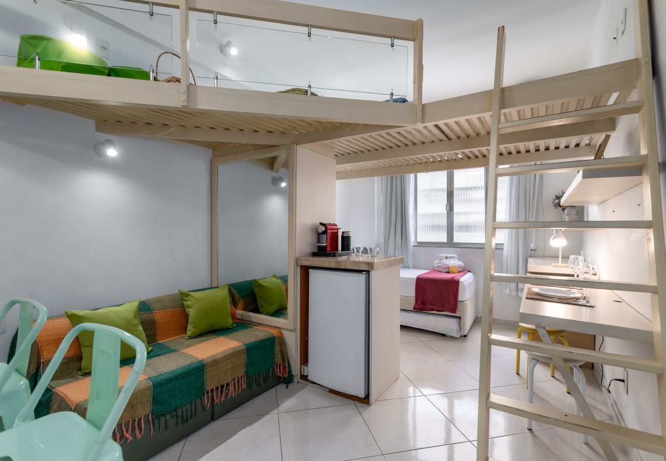 Studio in Rio de Janeiro - 1 minute from Copacabana beach | A923