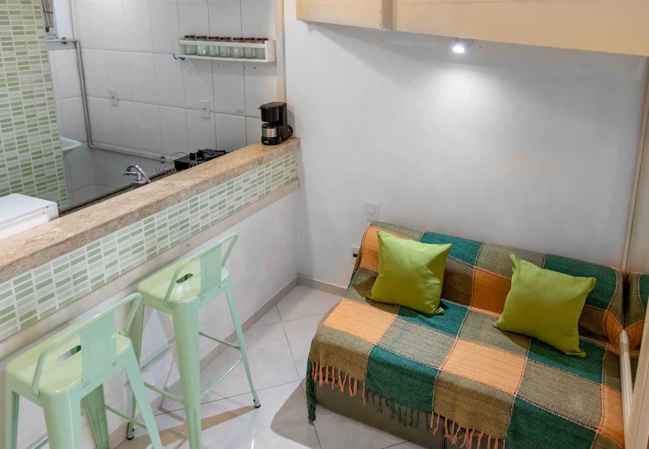 Studio in Rio de Janeiro - 1 minute from Copacabana beach | A923