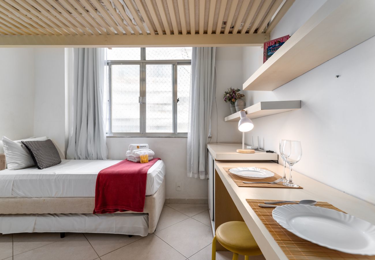 Studio in Rio de Janeiro - 1 minute from Copacabana beach | A923