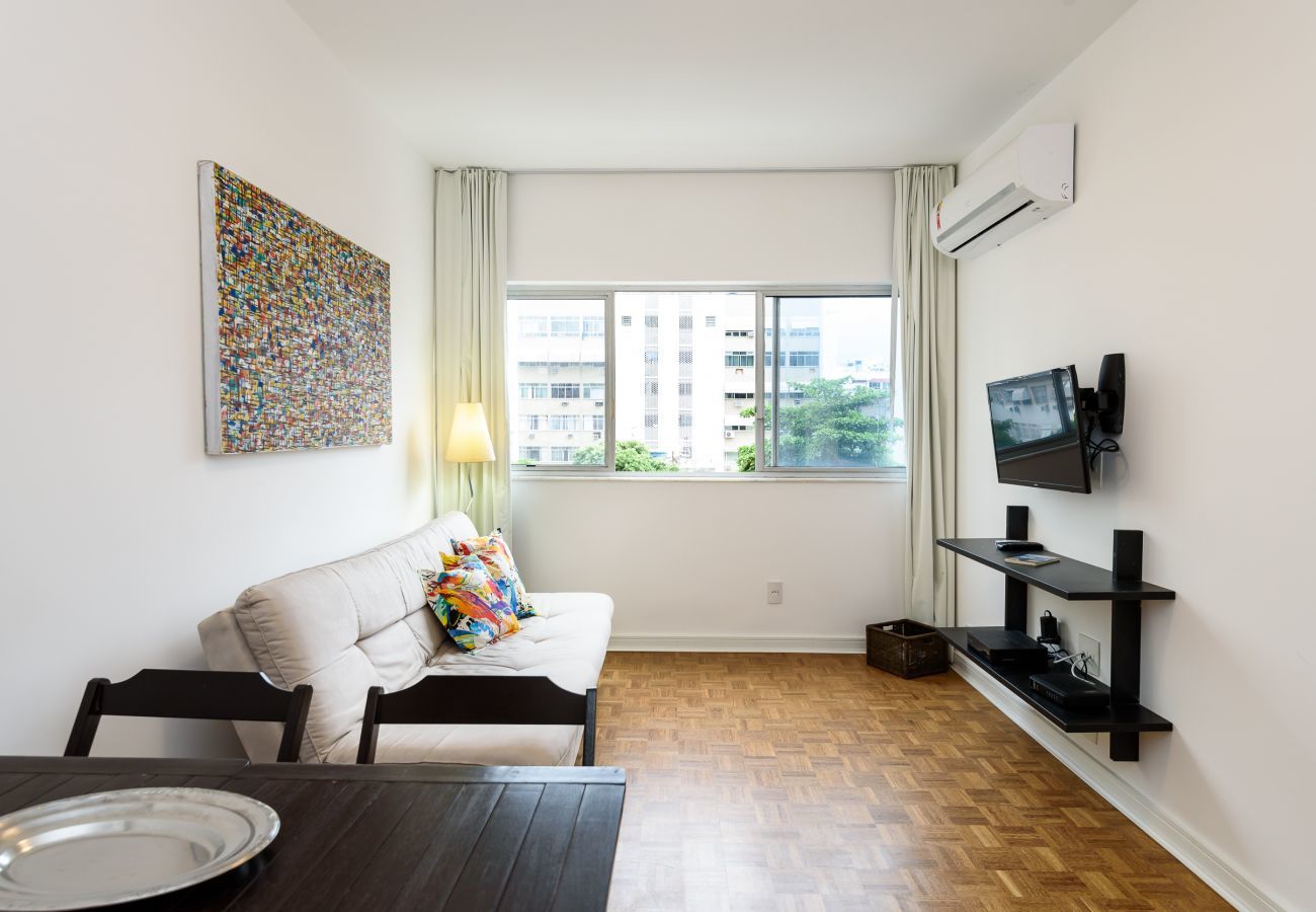 Large living room with TV, sofa and air conditioning.