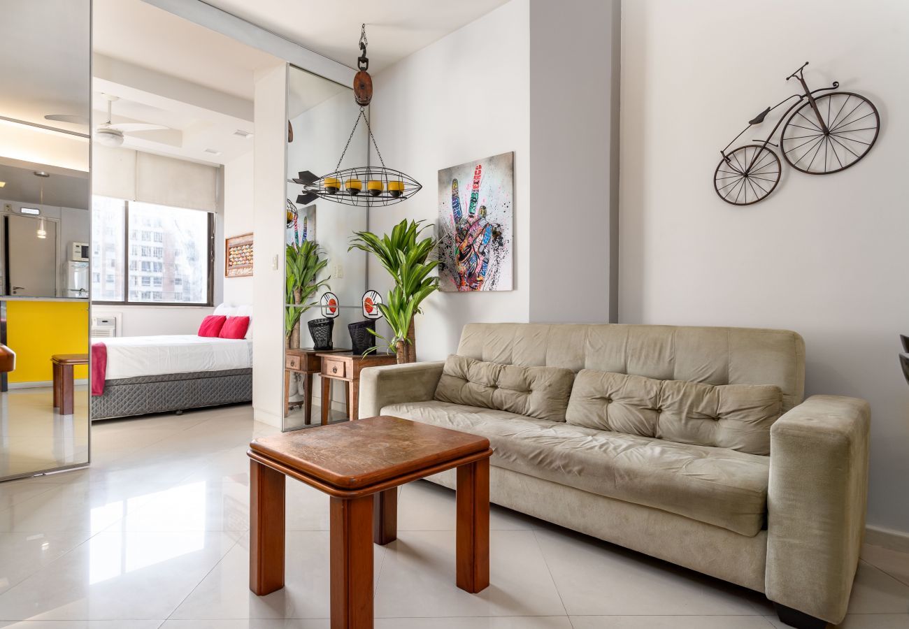 Apartment in Rio de Janeiro - 400 meters from Leme beach | PI401