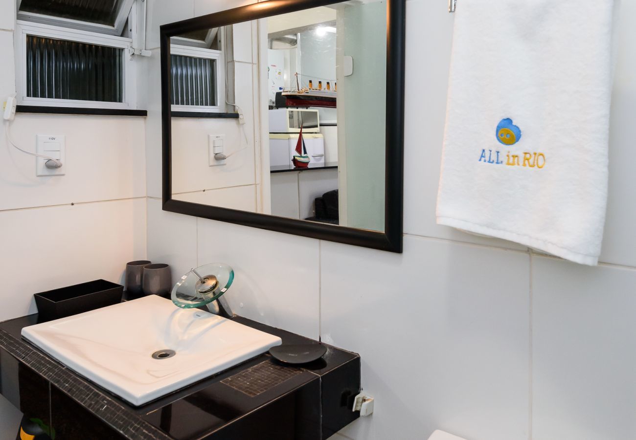 Apartment in Rio de Janeiro - Great location in Ipanema |50m from the beach| JN505 Z2