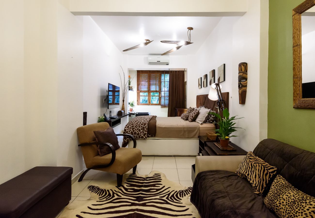 Studio in Rio de Janeiro - 2 minutes from Copacabana beach | PF118