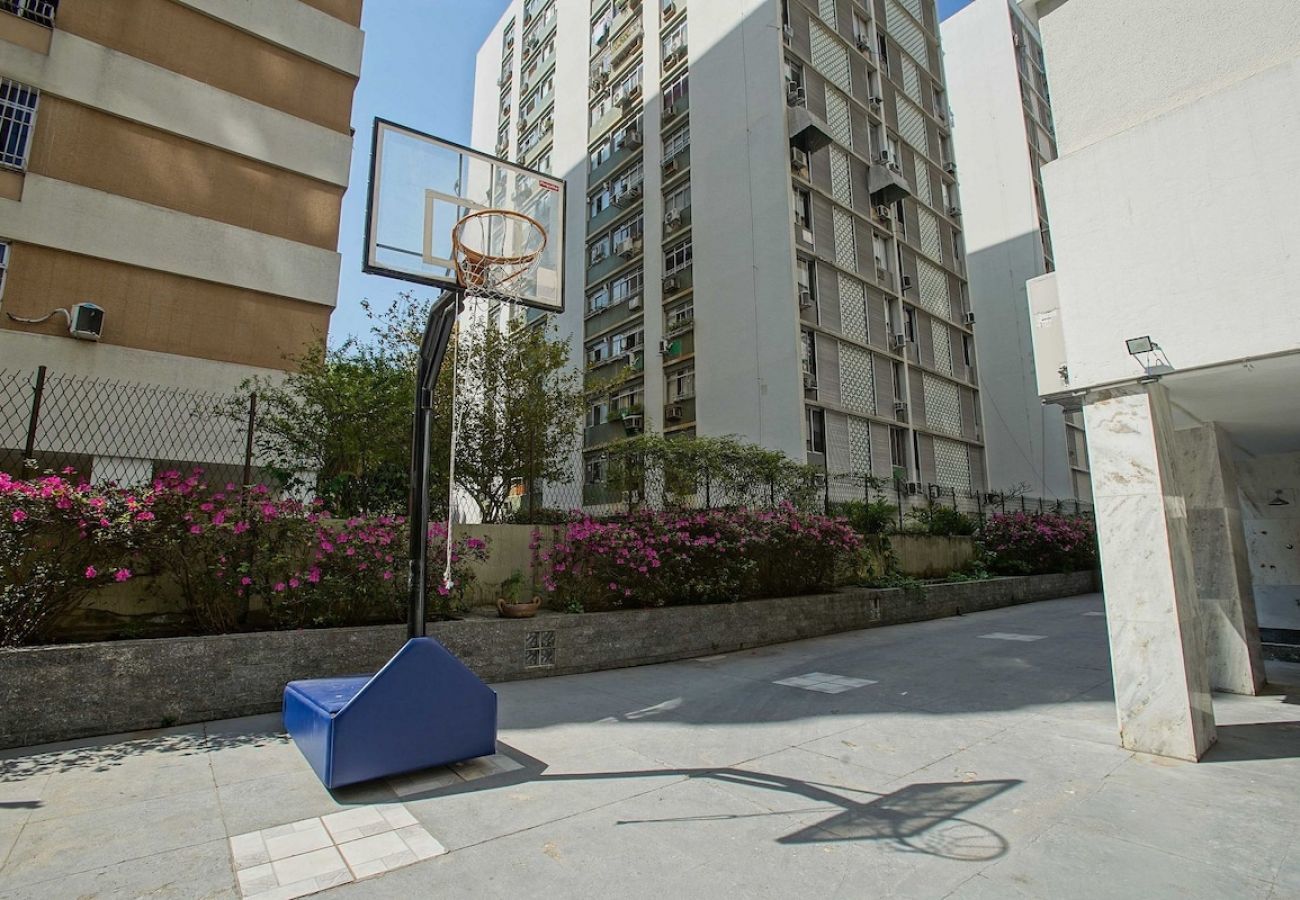 Apartment in Rio de Janeiro - FF503| Três quartos em rua bucólica do Leblon