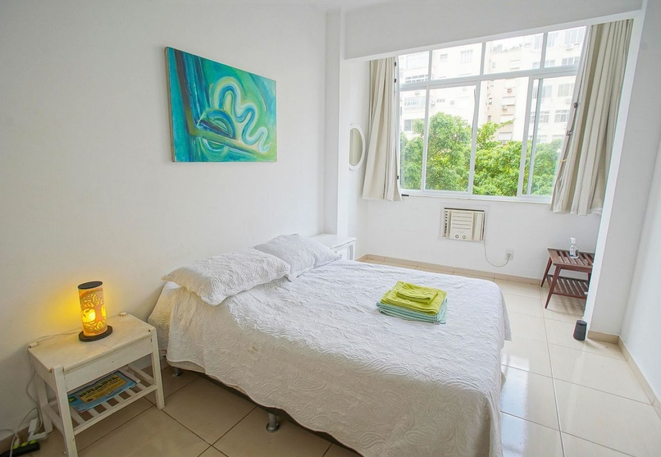 Apartment in Rio de Janeiro - PLA618| Studio na quadra da praia de Copacabana