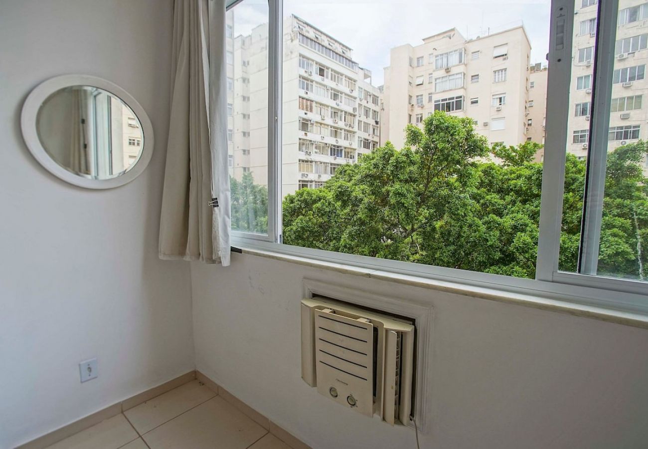 Apartment in Rio de Janeiro - PLA618| Studio na quadra da praia de Copacabana