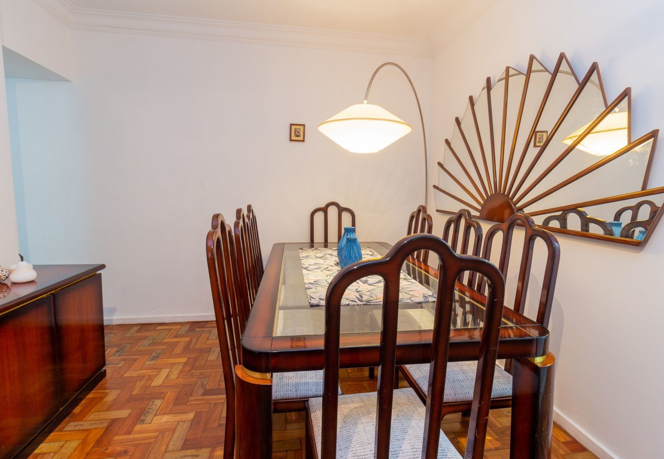 Apartment in Rio de Janeiro - FF401| Três quartos em rua tranquila do Leblon