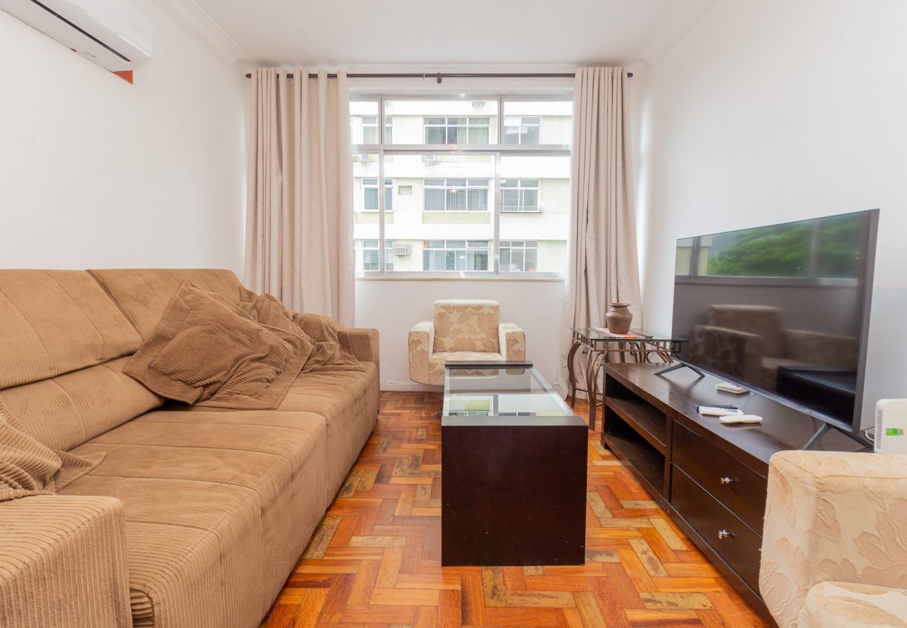 Apartment in Rio de Janeiro - FF401| Três quartos em rua tranquila do Leblon