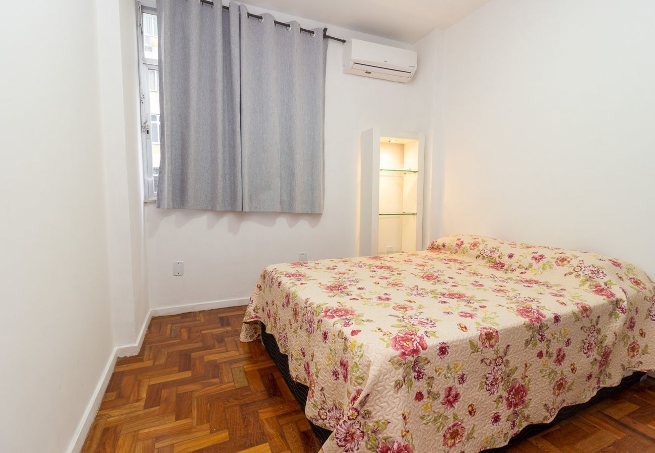 Apartment in Rio de Janeiro - FF401| Três quartos em rua tranquila do Leblon