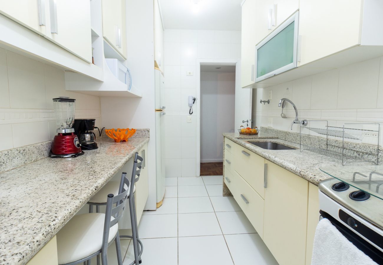 Apartment in Rio de Janeiro - FF401| Três quartos em rua tranquila do Leblon