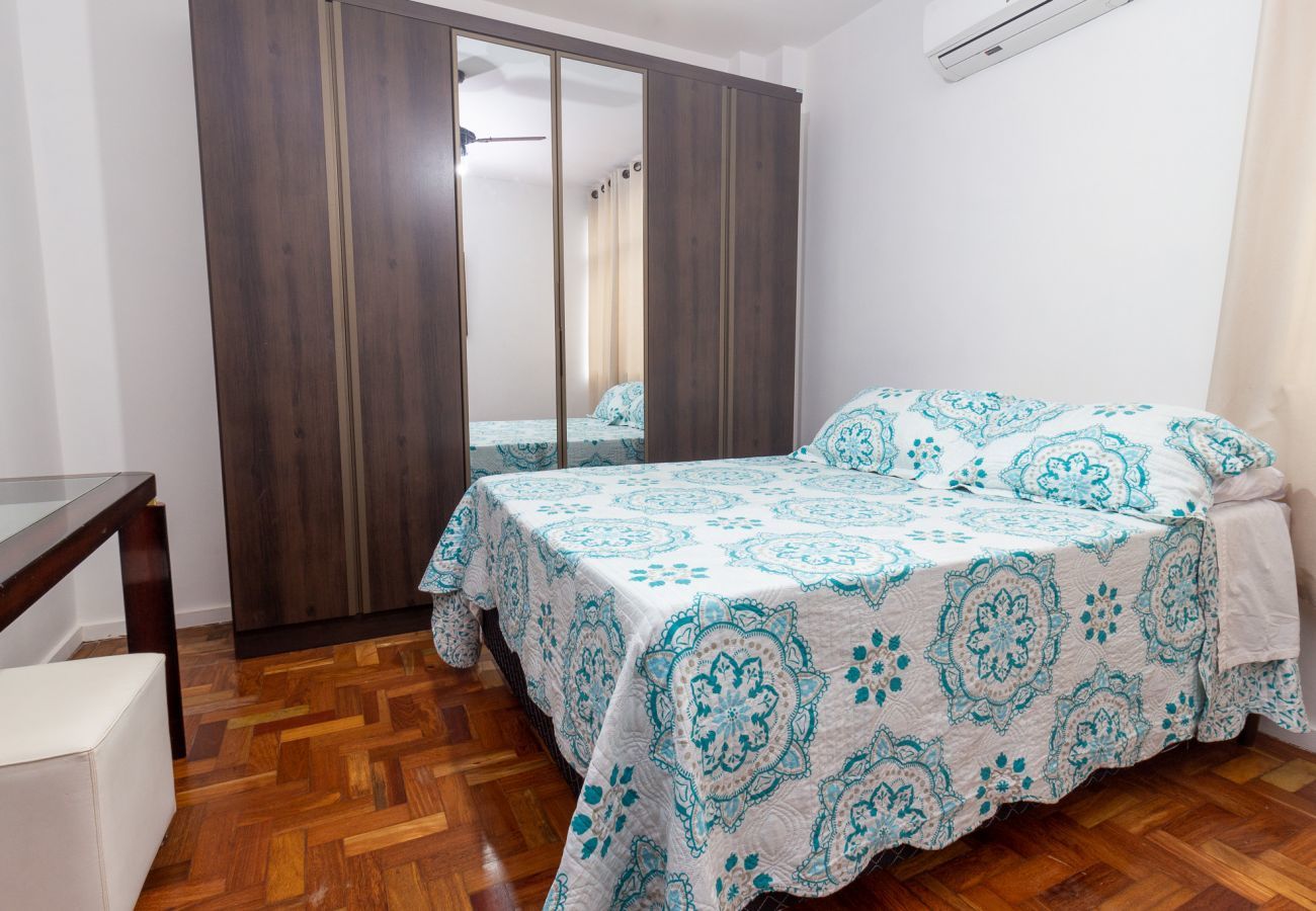 Apartment in Rio de Janeiro - FF401| Três quartos em rua tranquila do Leblon