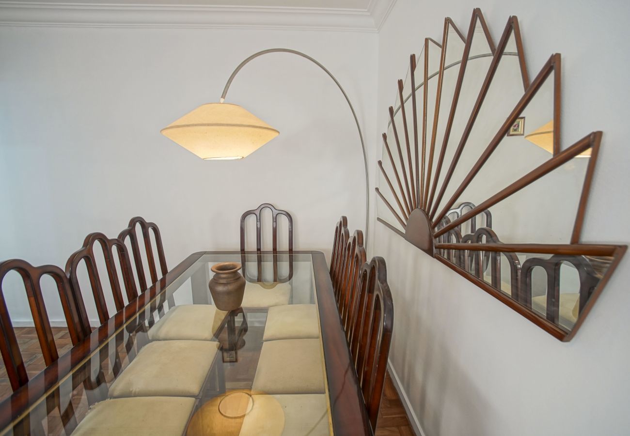 Apartment in Rio de Janeiro - FF401| Três quartos em rua tranquila do Leblon