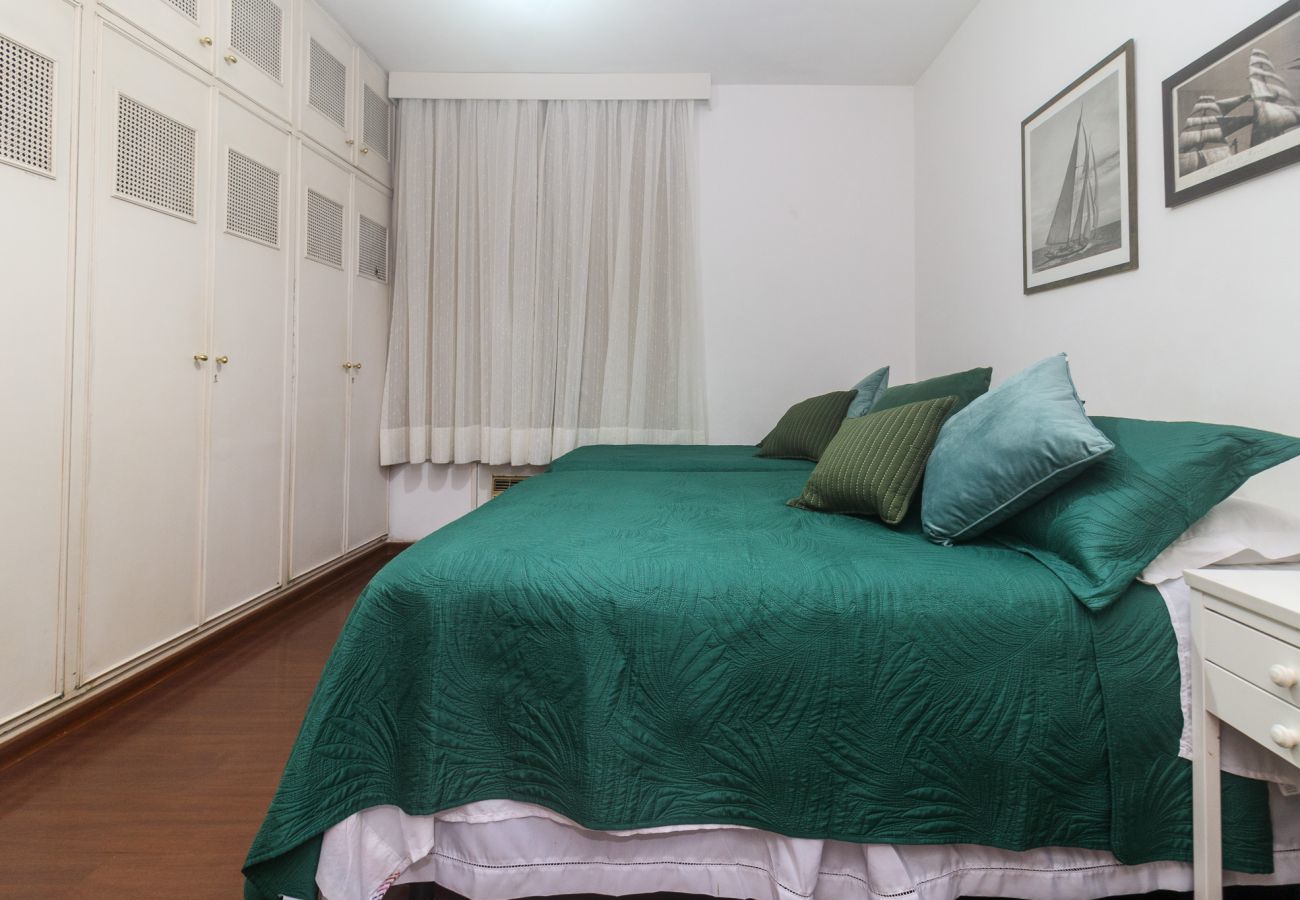 Apartment in Rio de Janeiro - FF102| Leblon, 3 quadras da praia, até 10 pessoas