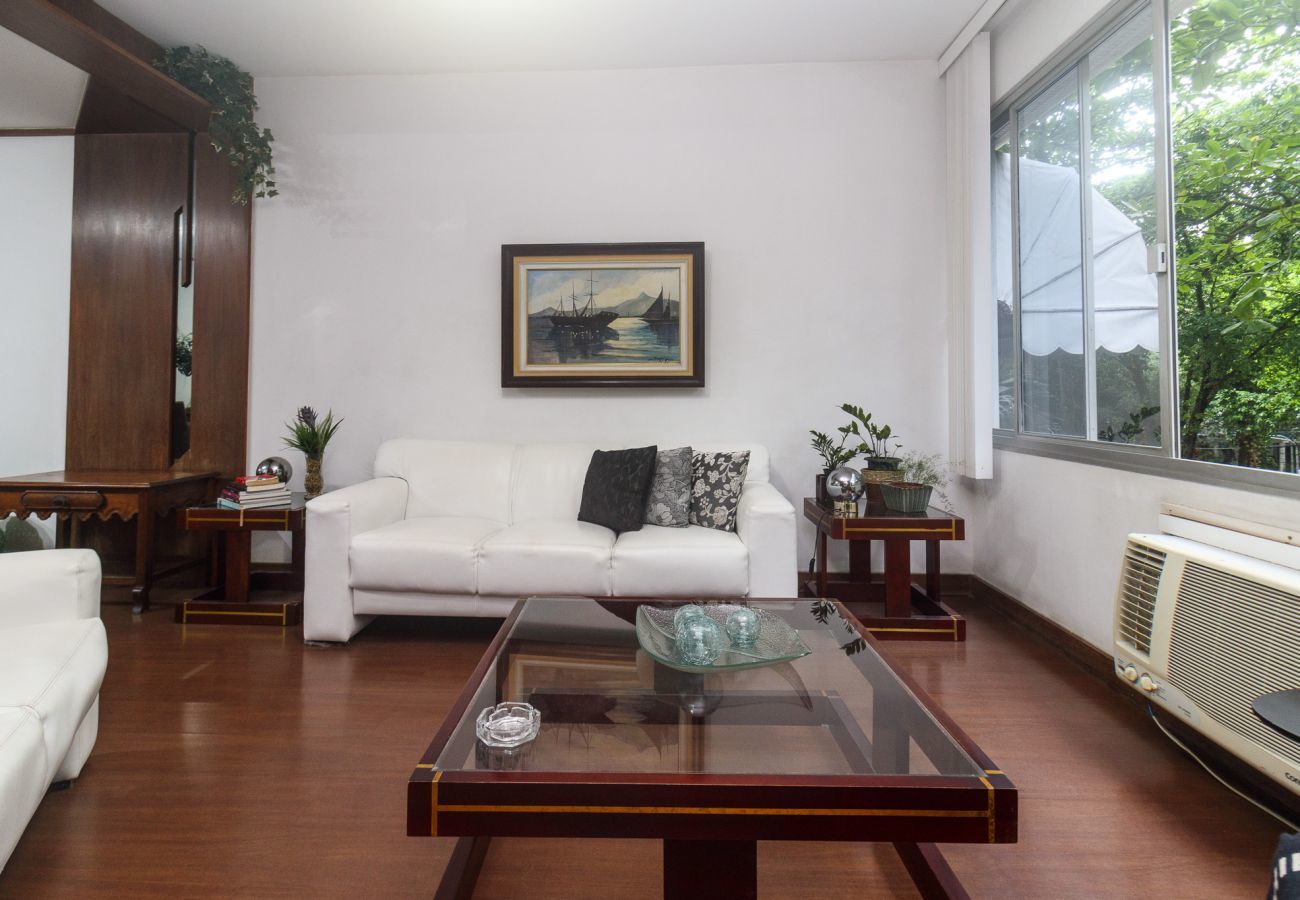 Apartment in Rio de Janeiro - FF102| Leblon, 3 quadras da praia, até 10 pessoas