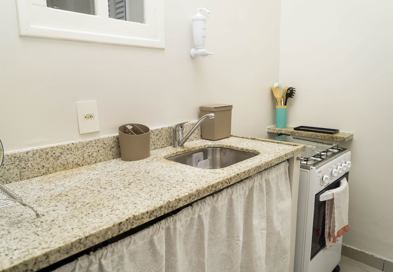 Apartment in Rio de Janeiro - ALM104| 2 quartos com área externa no Leblon