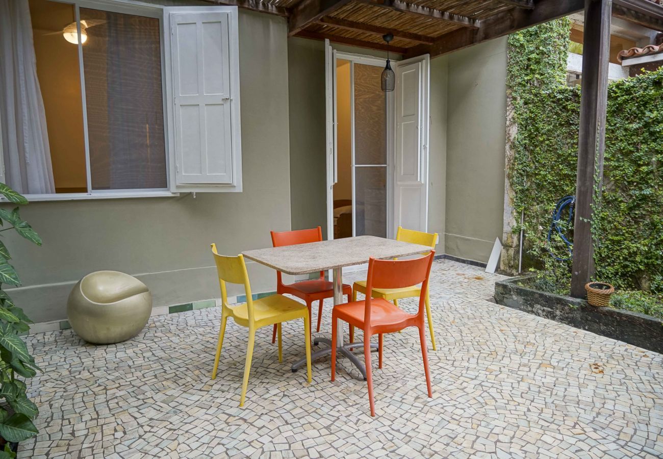 Apartment in Rio de Janeiro - ALM104| 2 quartos com área externa no Leblon