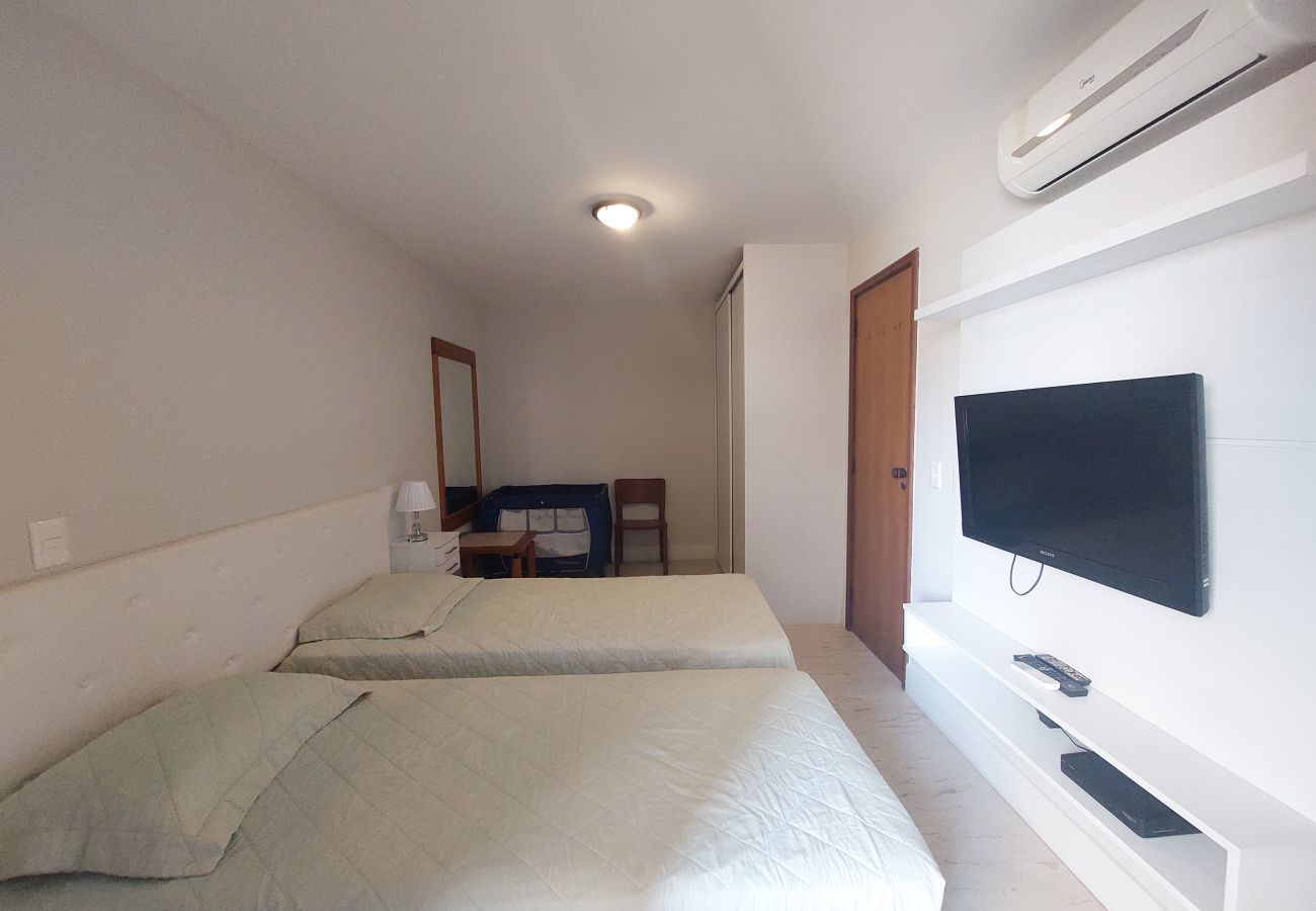 Apartment in Rio de Janeiro - SOU403| Flat de 2 quartos na Praia de Ipanema